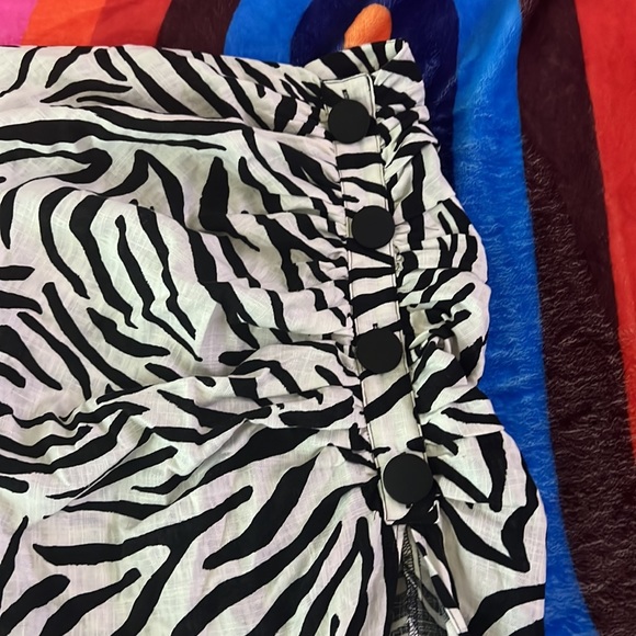 Black and white Zara high split skirt, size Medium - Picture 2 of 7